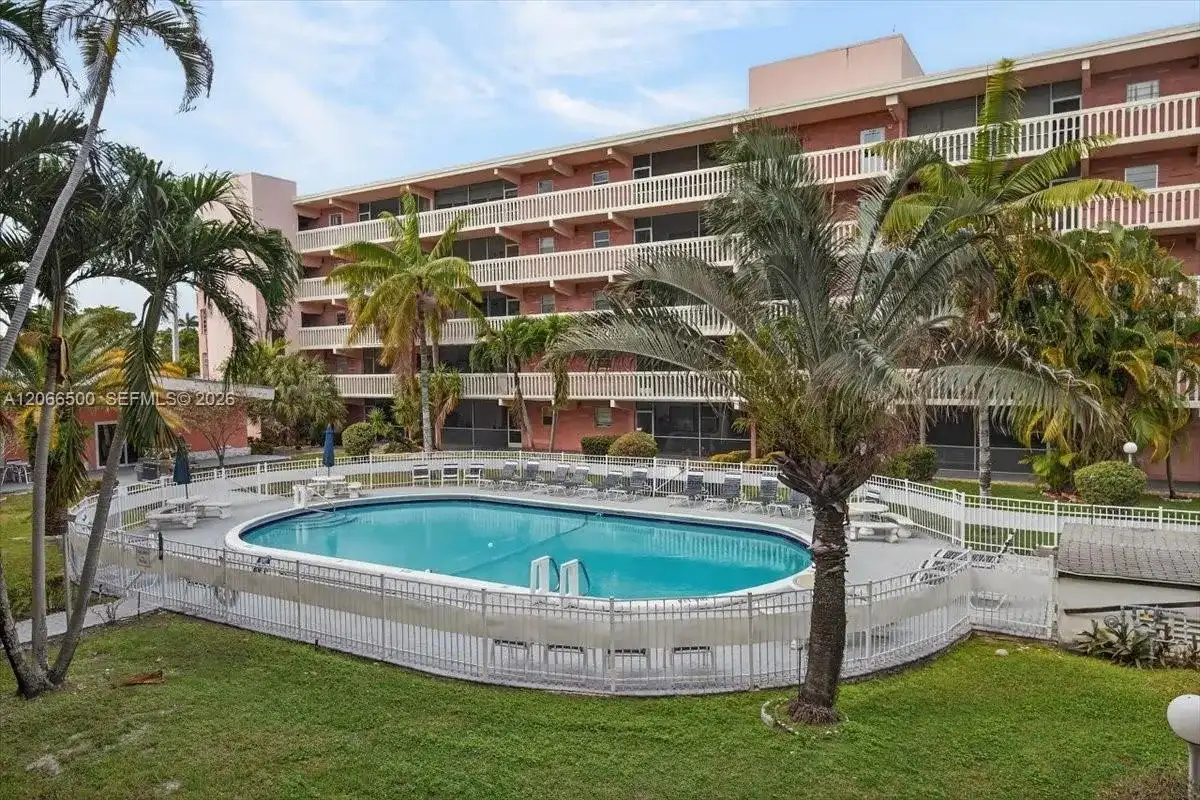 180 NE 12th Ave # 11D, Hallandale Beach FL 33009
