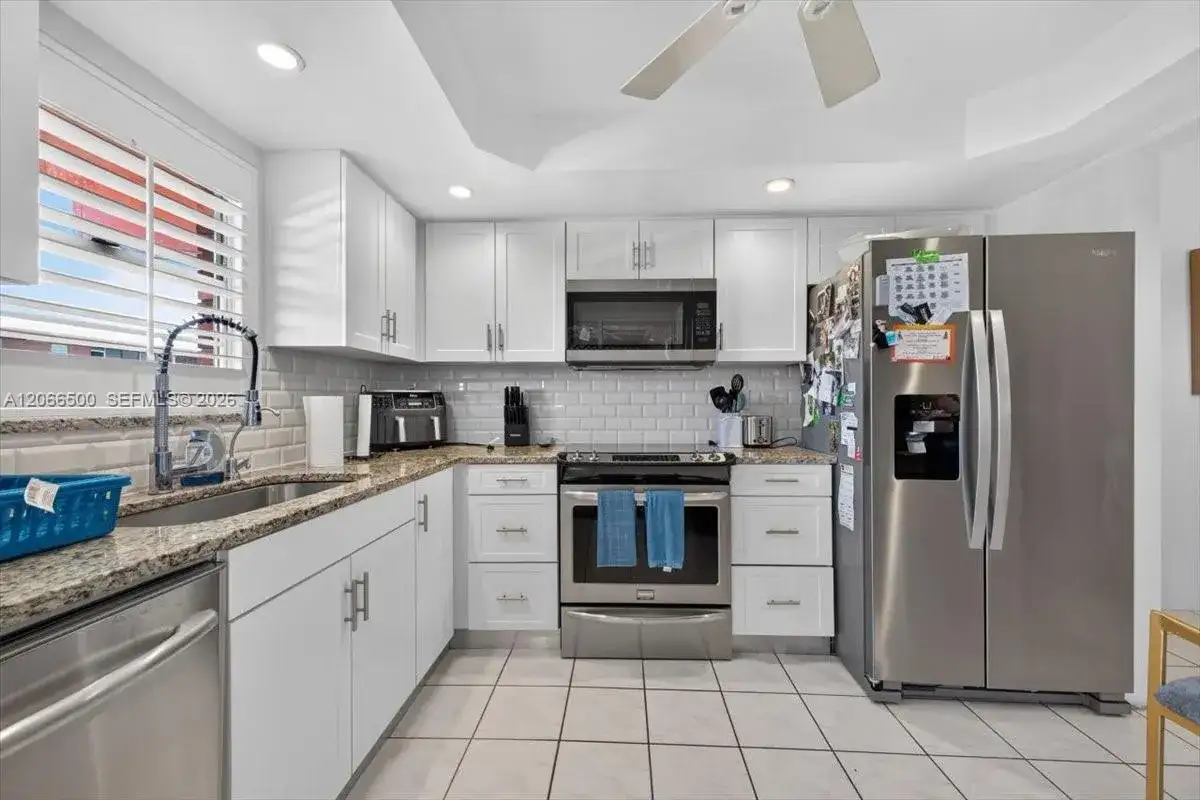 180 NE 12th Ave # 11D, Hallandale Beach FL 33009 photo 4