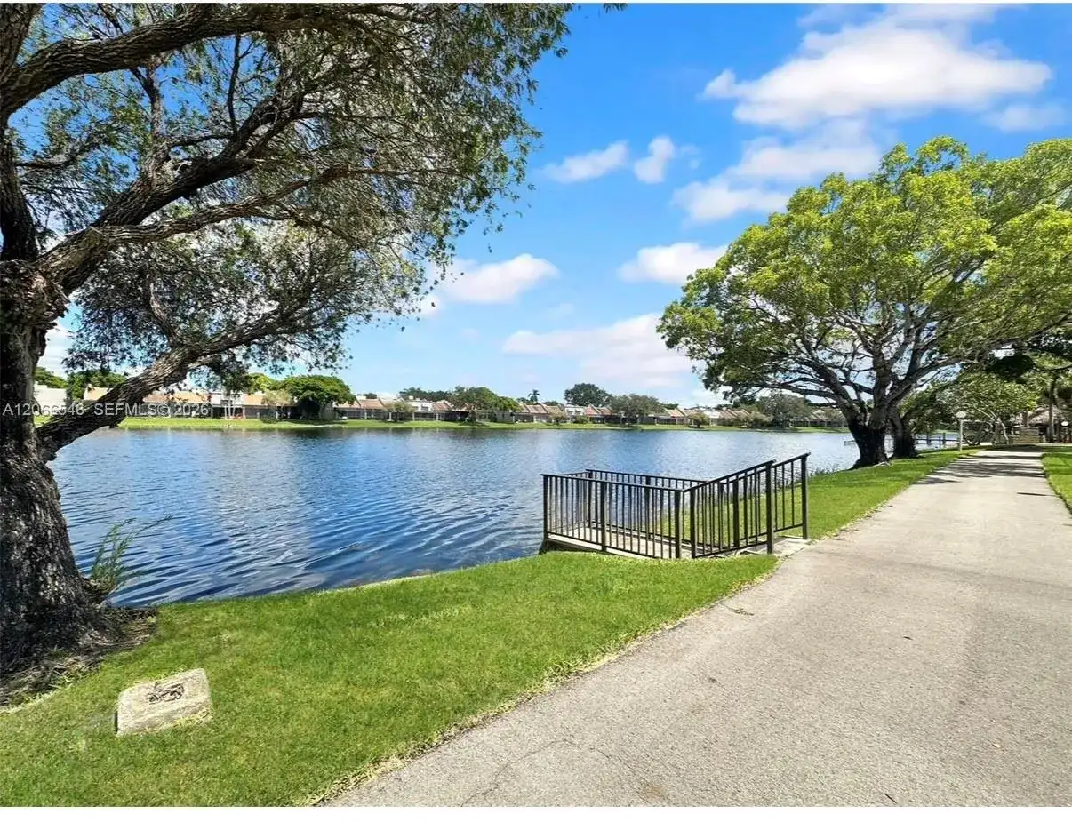 901 Colony Point Cir # 111, Pembroke Pines FL 33026 photo 3