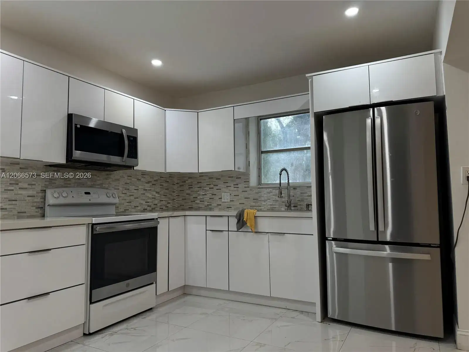 1543 NE 144th St # 1, Miami FL 33161 photo 2