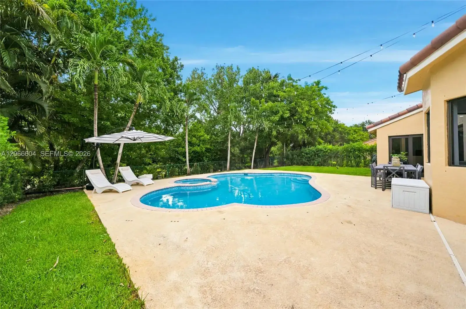 402 SW 200th Ter, Pembroke Pines FL 33029 photo 5