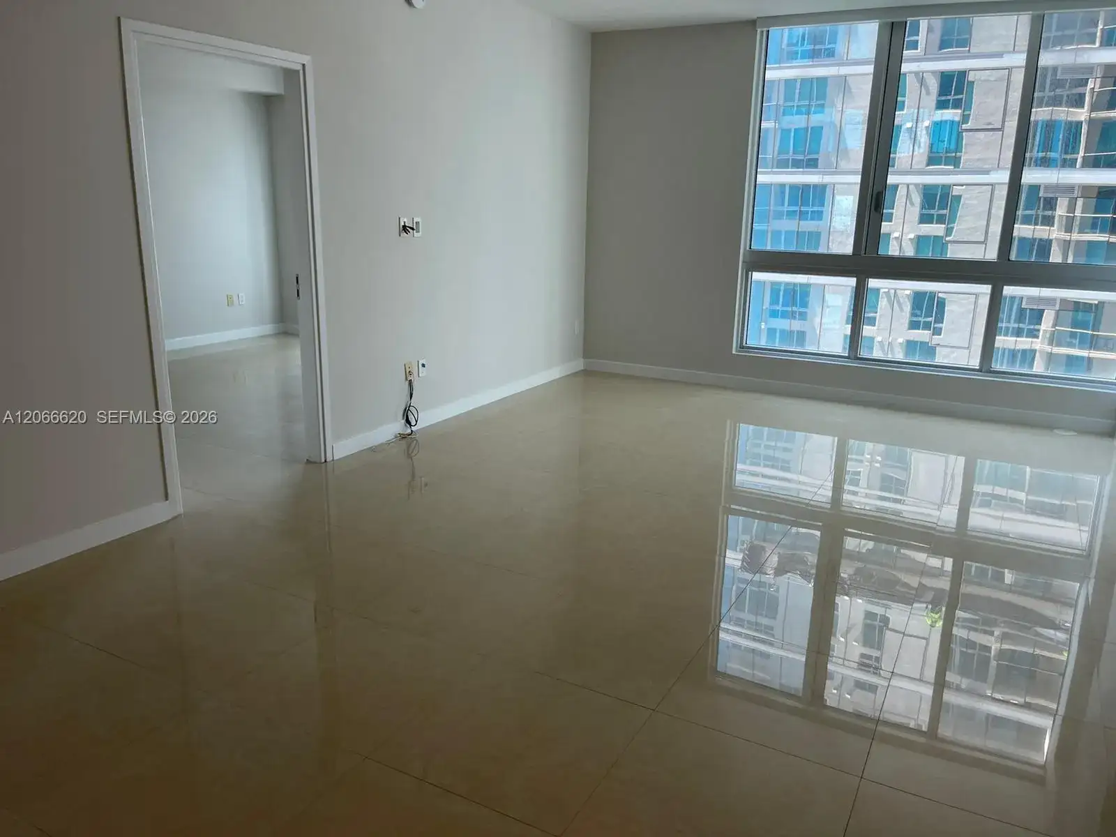 300 S Biscayne Blvd # 2804, Miami FL 33131 photo 2