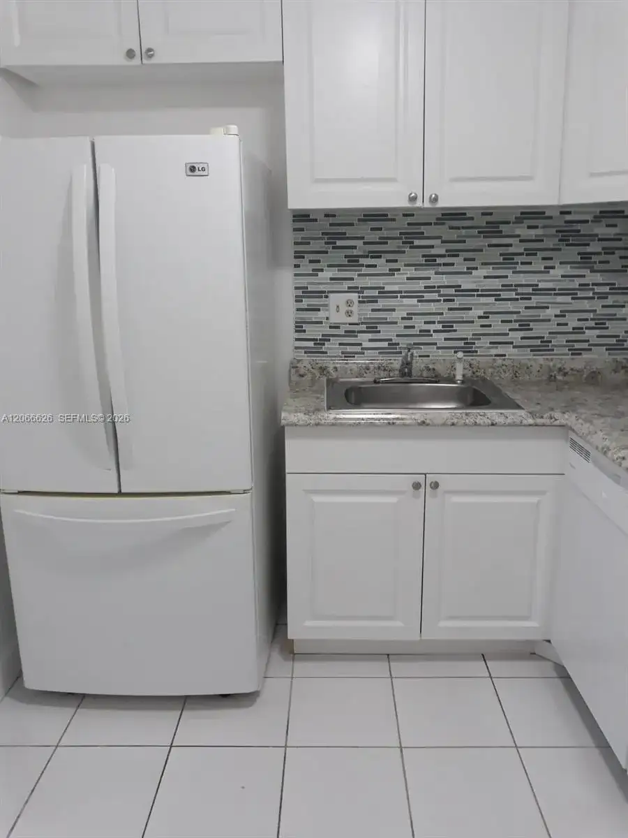 16751 NE 9th Ave # 401, North Miami Beach FL 33162 photo 2