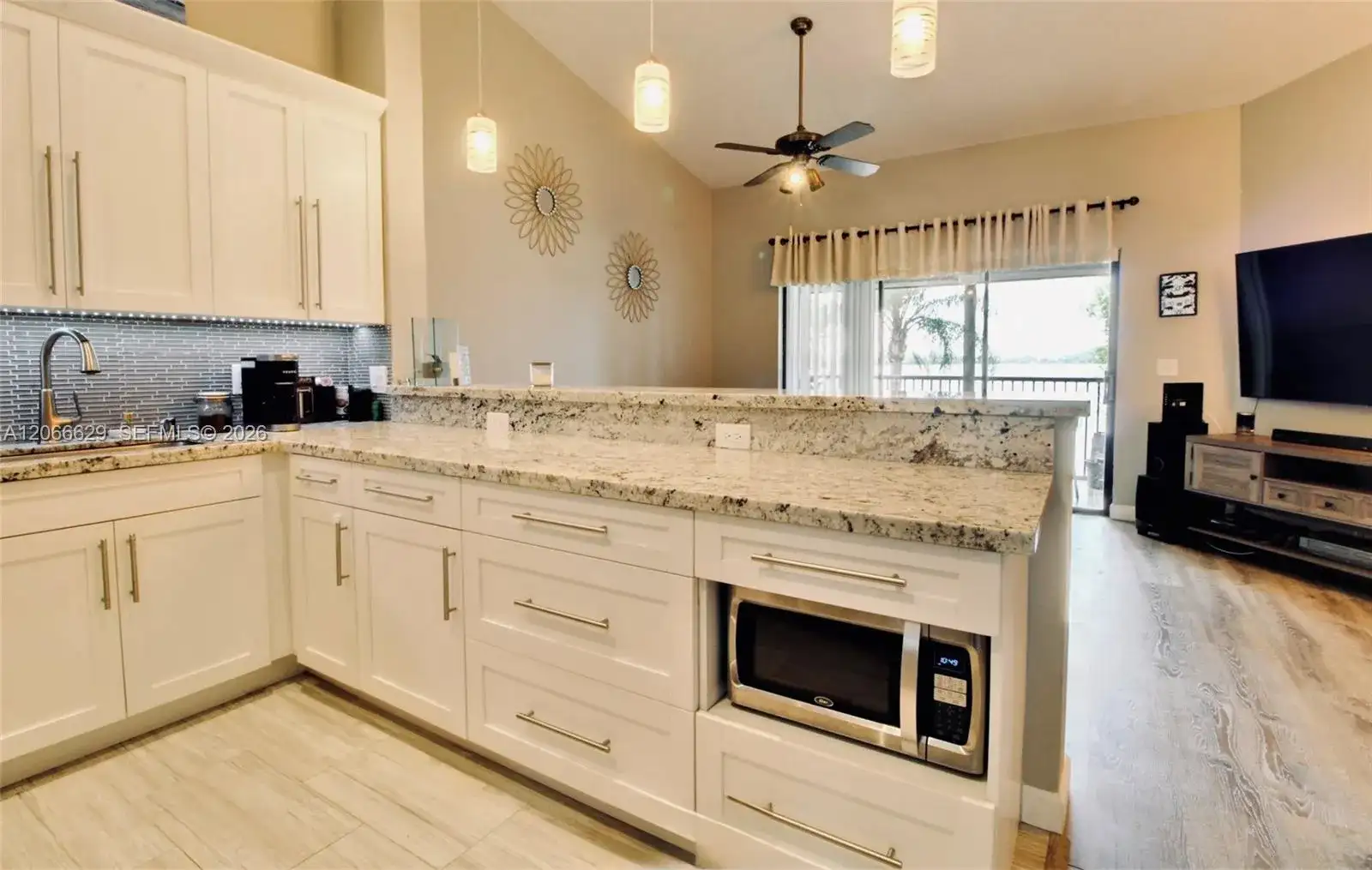 206 Liberty Ct, Deerfield Beach FL 33442 photo 4