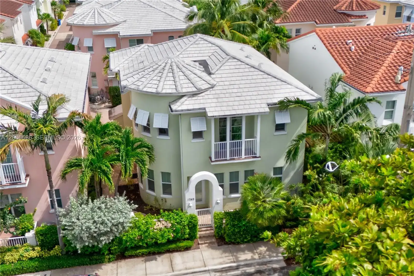 1749 NE 9th St, Fort Lauderdale FL 33304 photo 2