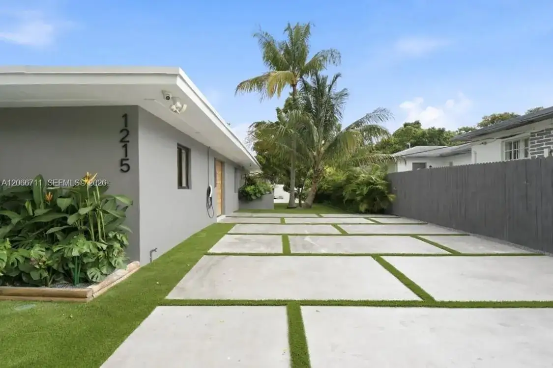 1215 NE 110th St, Miami FL 33161 photo 2
