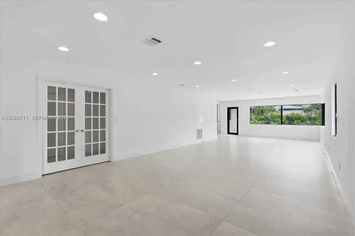 1215 NE 110th St, Miami FL 33161 photo 3