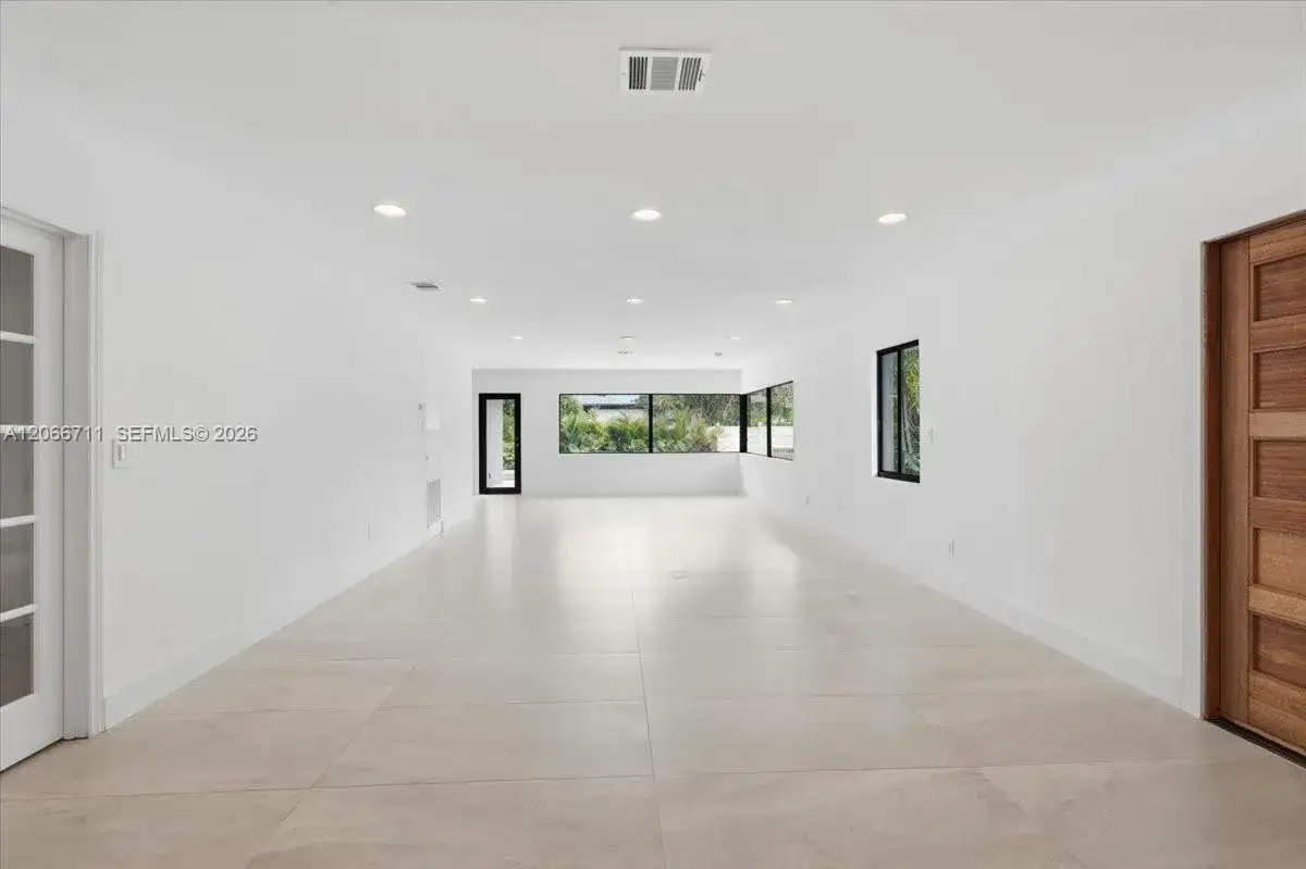 1215 NE 110th St, Miami FL 33161 photo 4