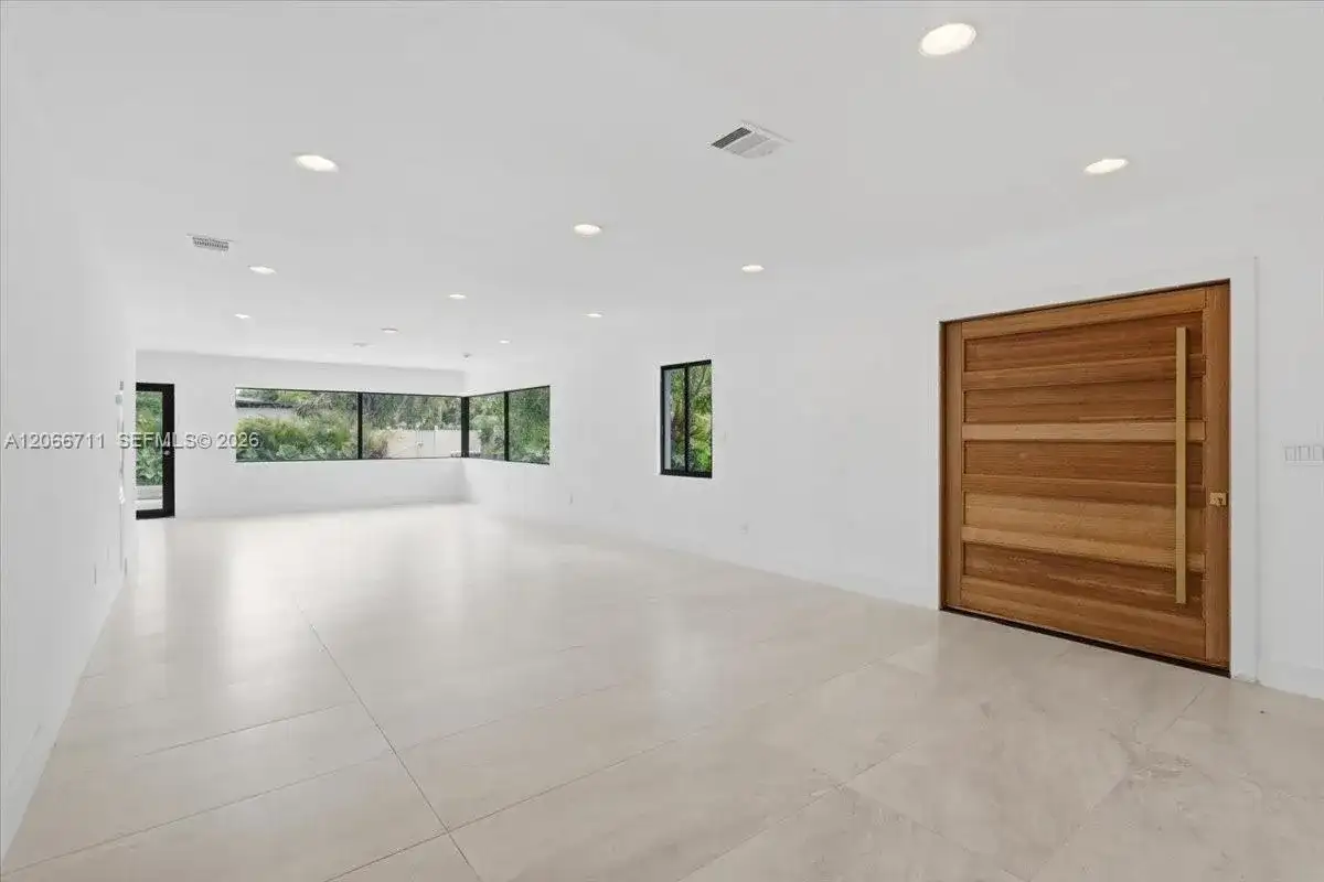 1215 NE 110th St, Miami FL 33161 photo 5