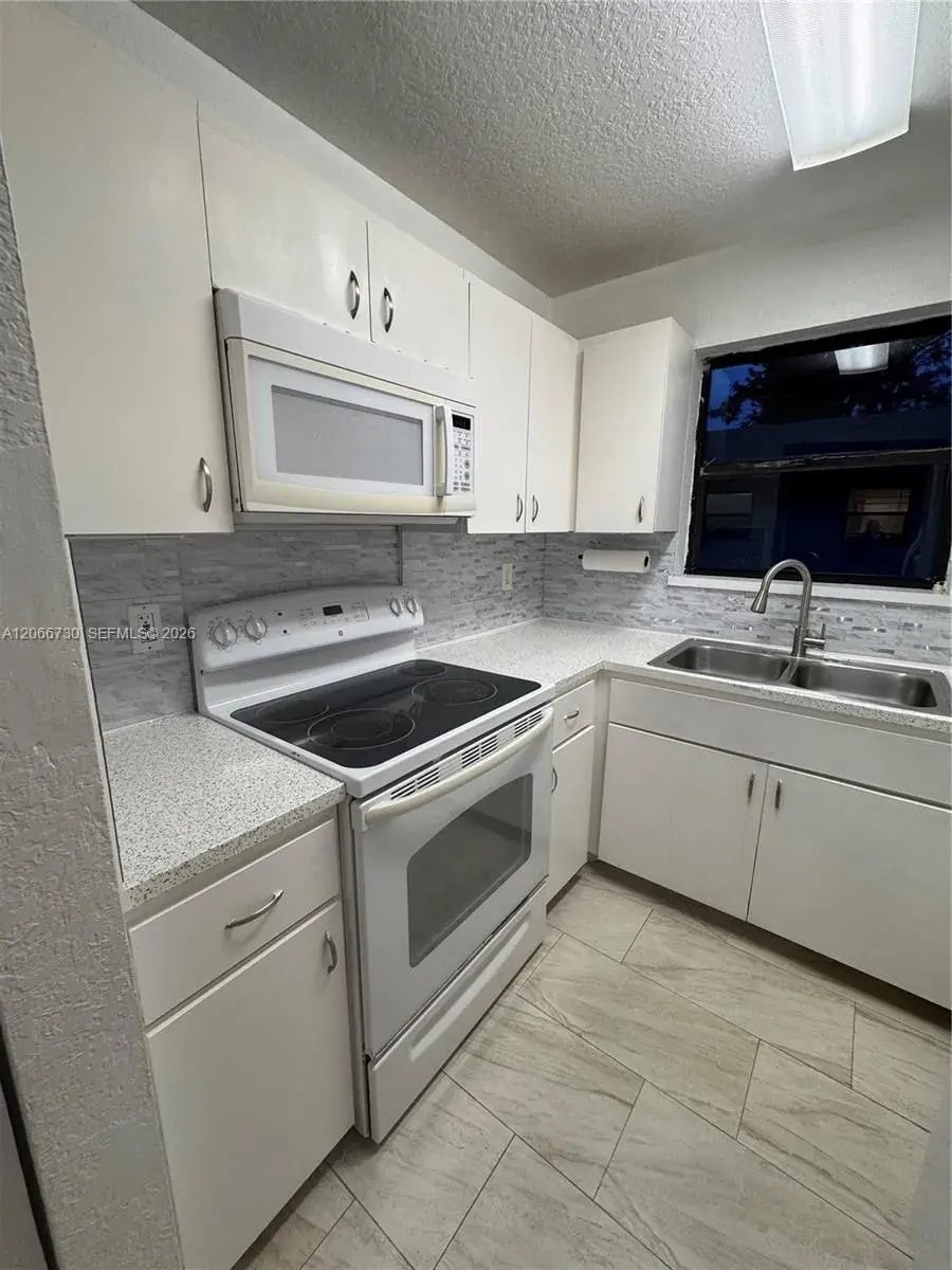 2124-2126 Thomas St # 2126, Hollywood FL 33020