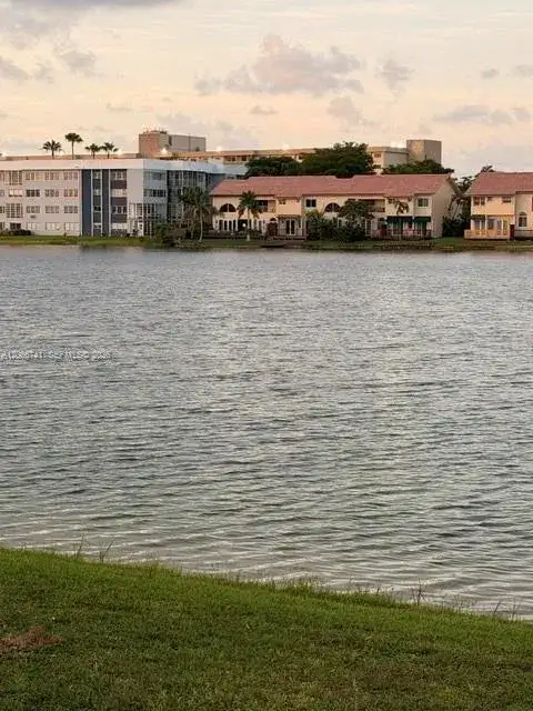 780 NE 199th St # 207E, Miami FL 33179 photo 3