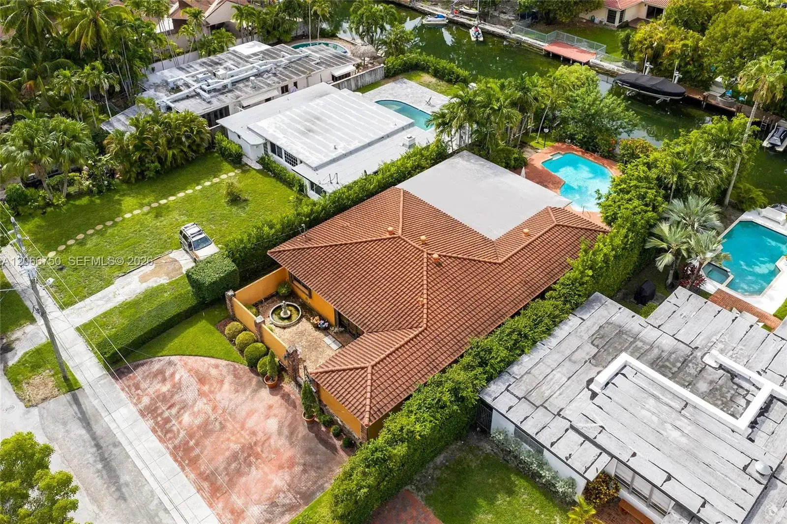 1860 Cleveland Rd, Miami Beach FL 33141 photo 3