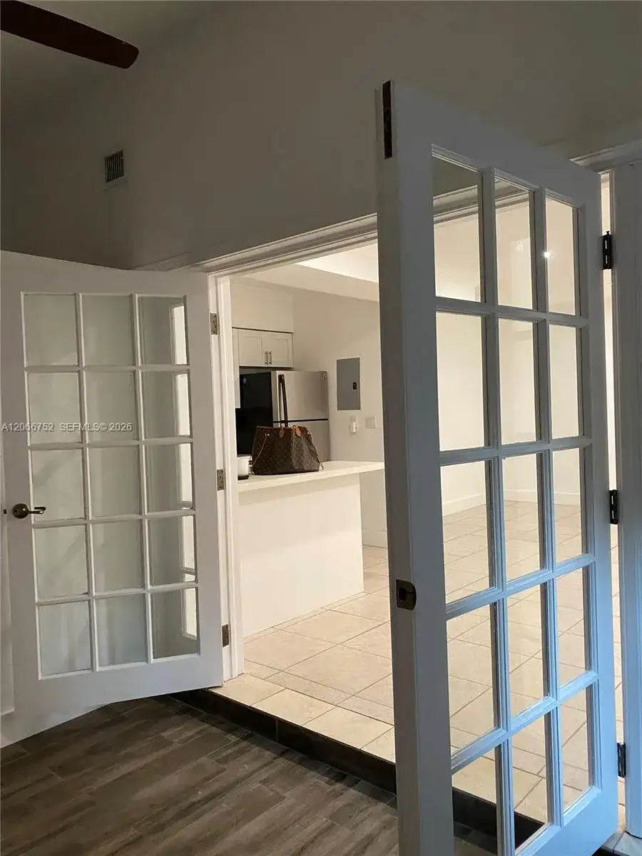 1 Edgewater Dr # 103, Coral Gables FL 33133 photo 2