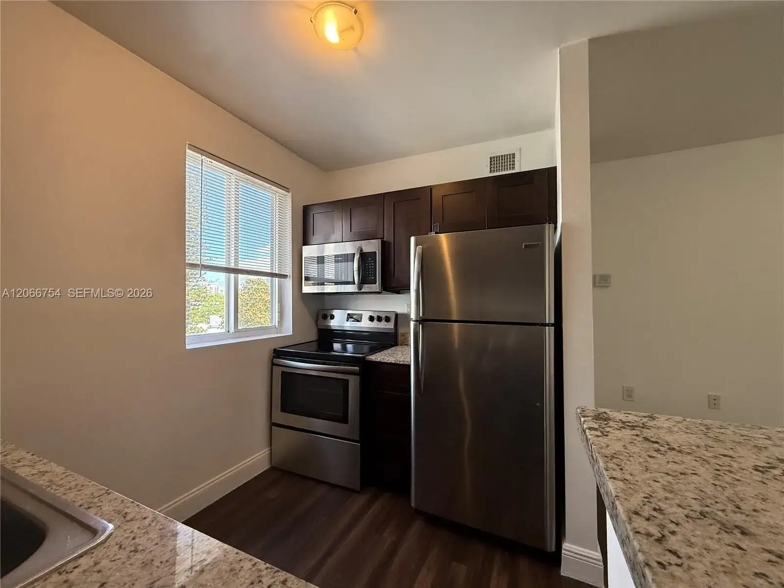 540 NW 7th St # 35, Miami FL 33136 photo 4