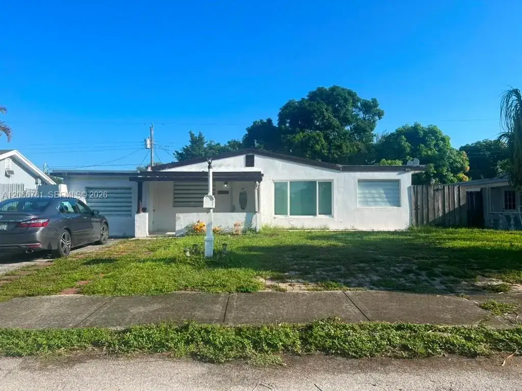 6841 Atlanta St, Hollywood FL 33024
