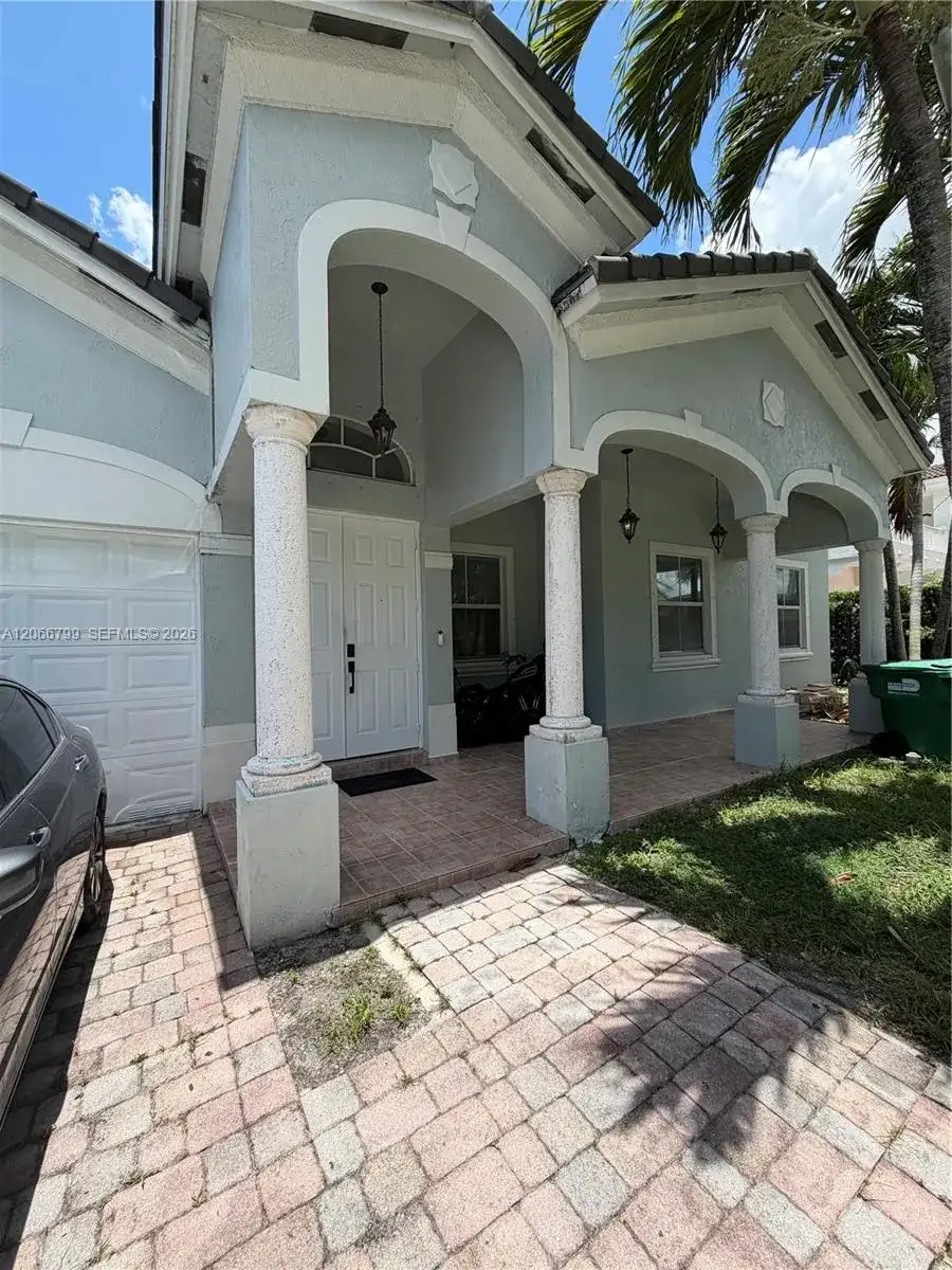 8208 SW 166th Pl, Miami FL 33193 photo 2