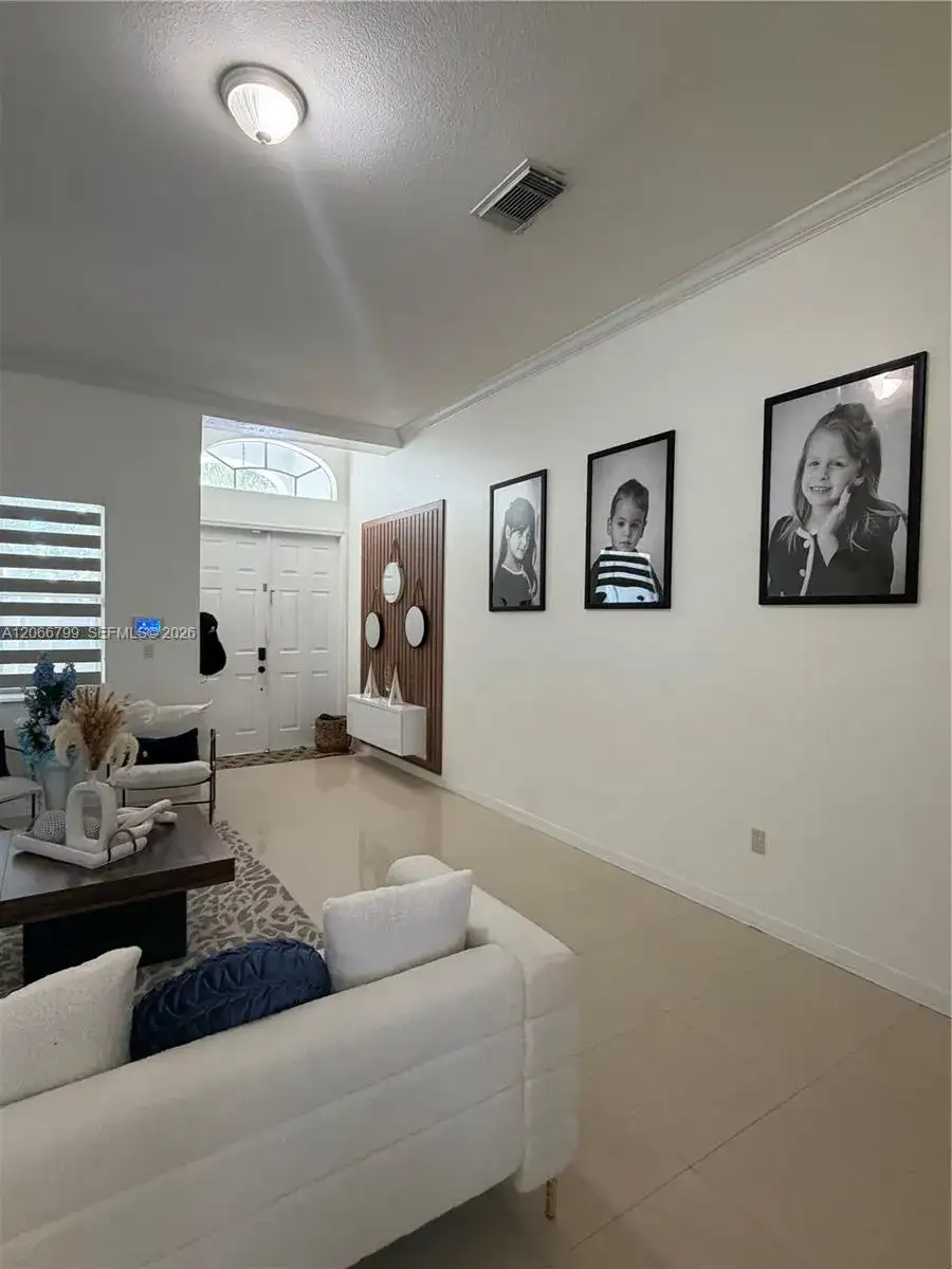 8208 SW 166th Pl, Miami FL 33193 photo 4