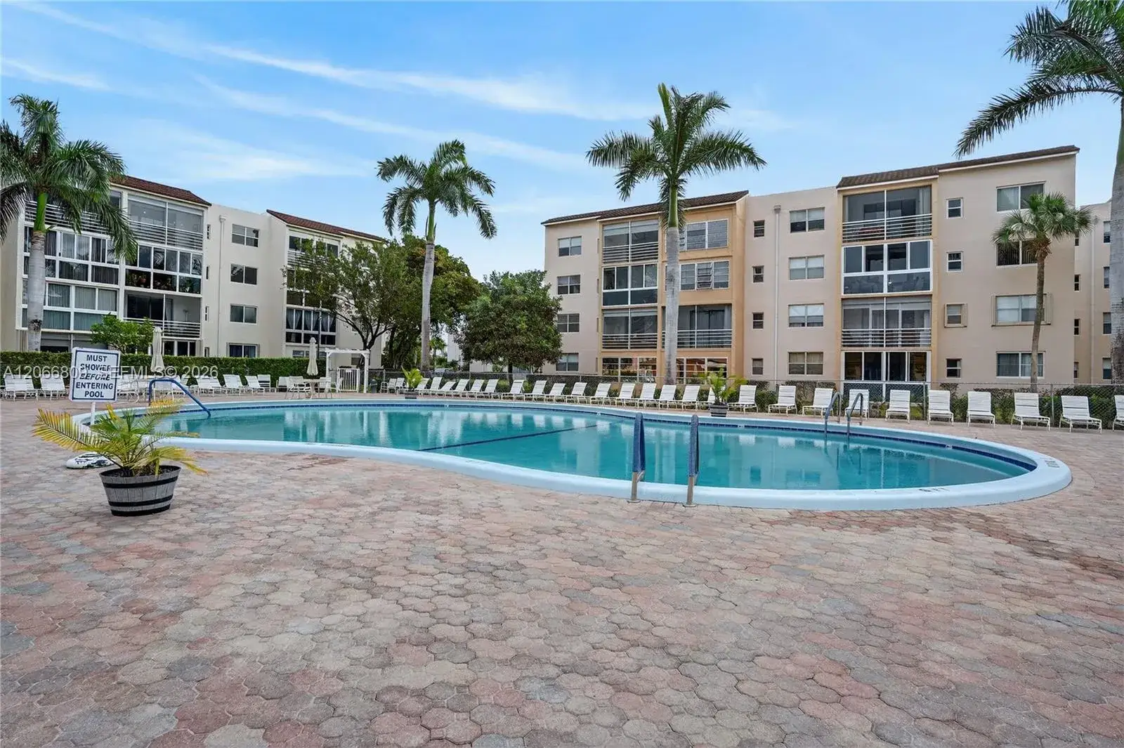 2821 Somerset Dr # 317, Lauderdale Lakes FL 33311