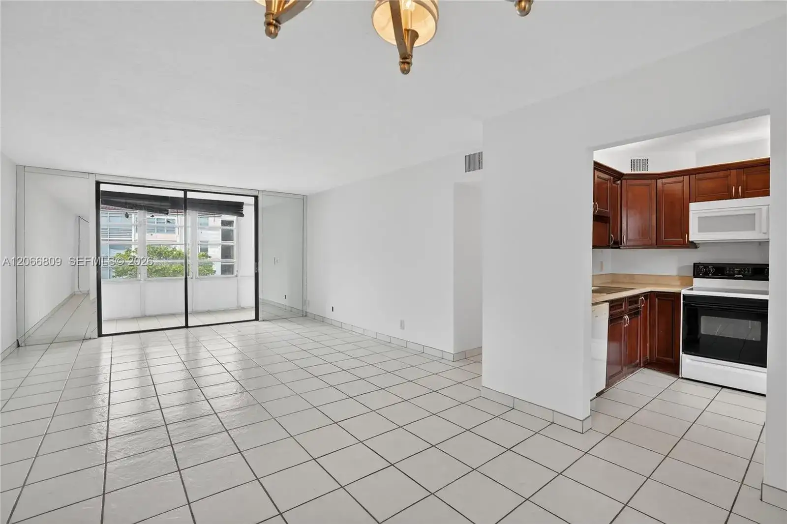2821 Somerset Dr # 317, Lauderdale Lakes FL 33311 photo 2