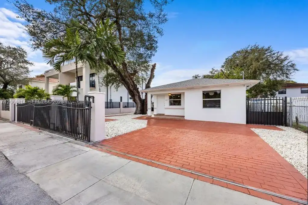 3072 NW 14th St REAR, Miami FL 33125