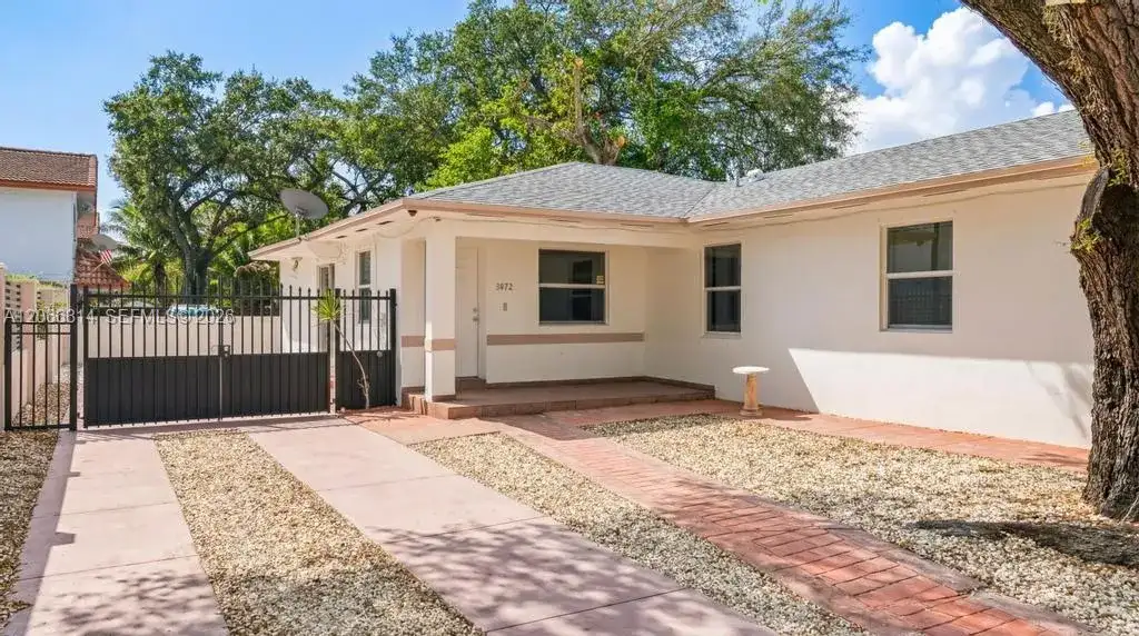 3072 NW 14th St REAR, Miami FL 33125 photo 2