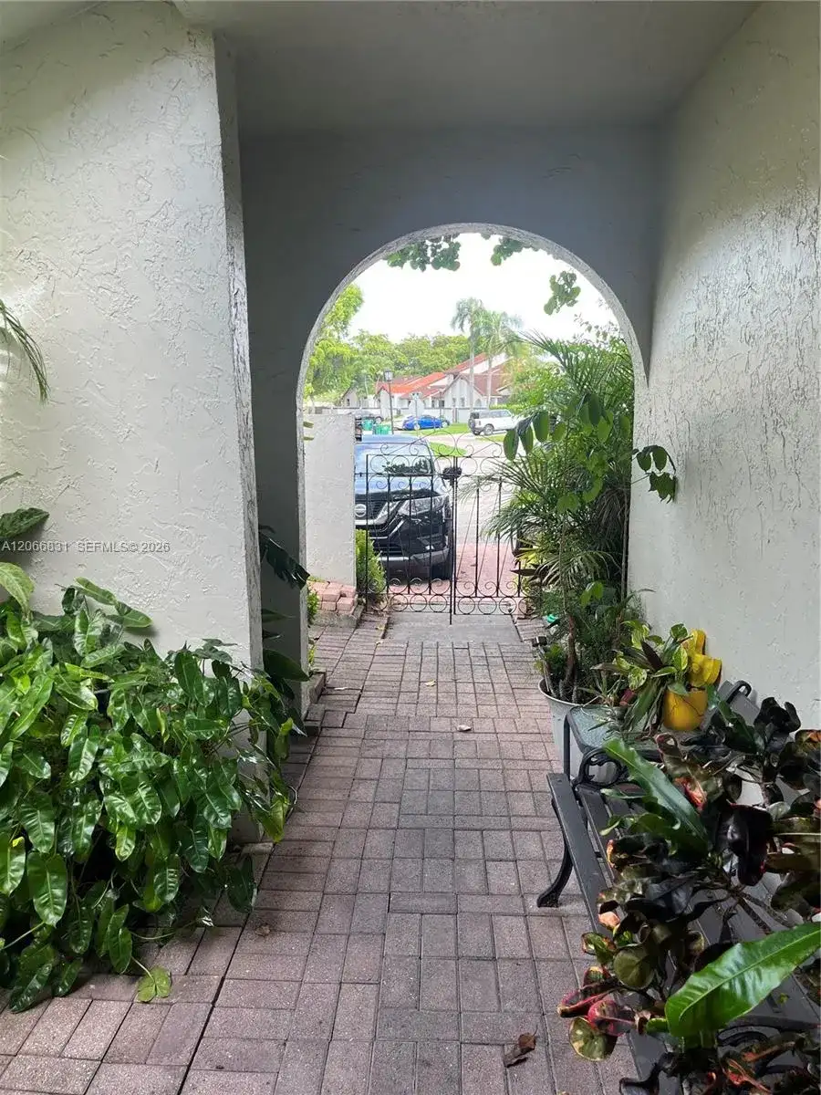 17919 NW 66th Ct, Hialeah FL 33015 photo 5