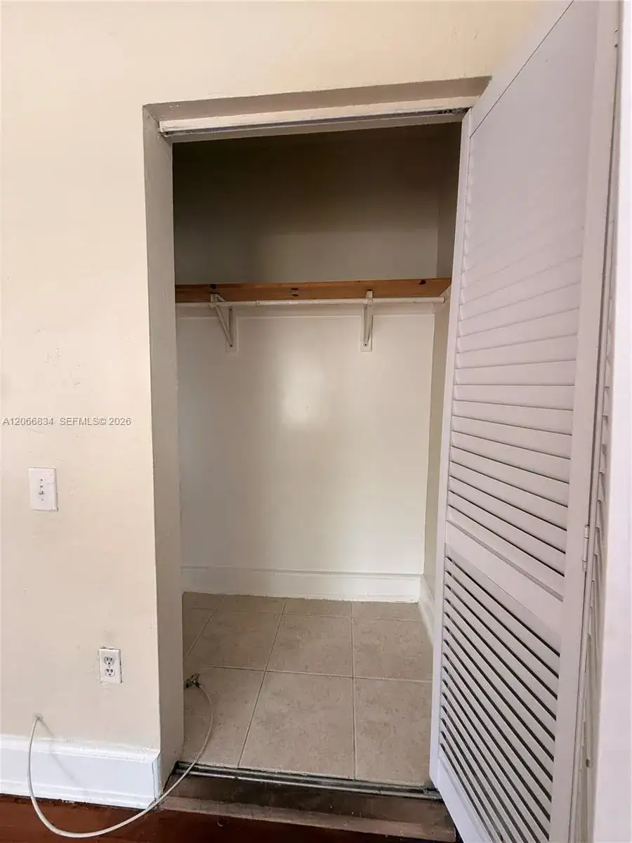 670 W 46th St # 5, Miami Beach FL 33140