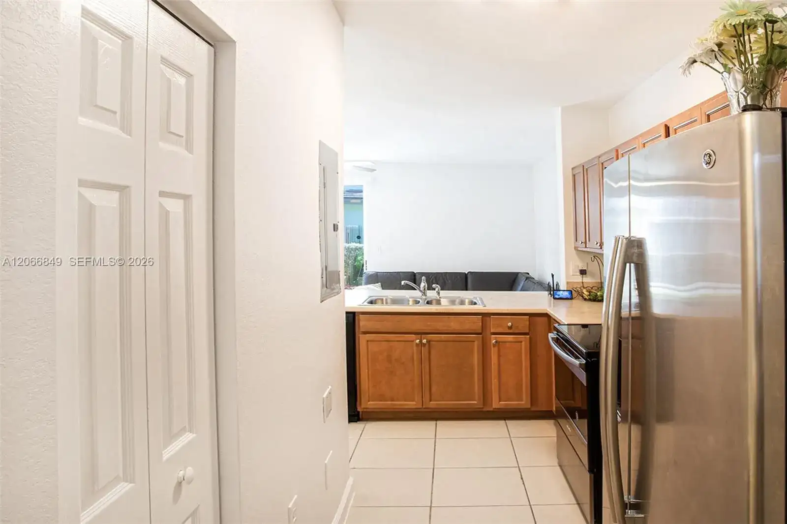 132 SE 28th Pl, Homestead FL 33033 photo 2