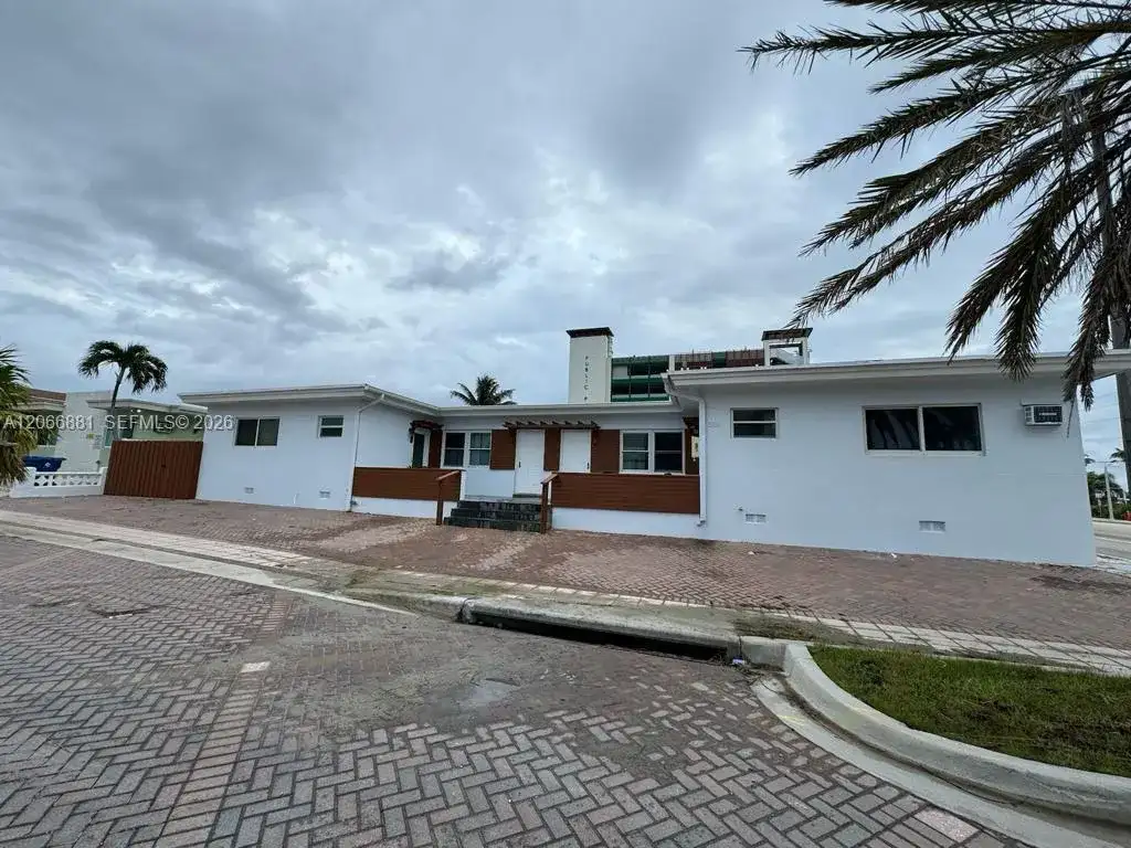 338 Roosevelt St # 1004, Hollywood FL 33019 photo 2