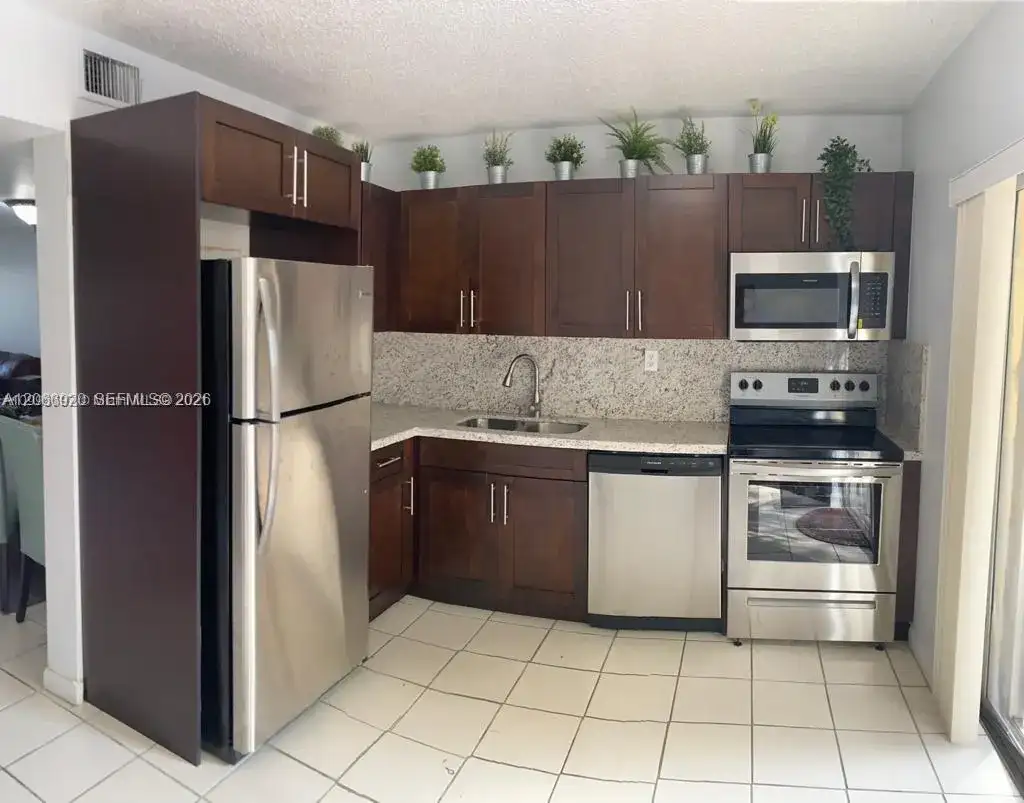 560 NW 82nd Pl # 305, Miami FL 33126 photo 3