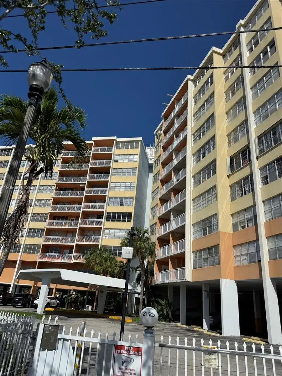 2025 NE 164th St # 707, North Miami Beach FL 33162