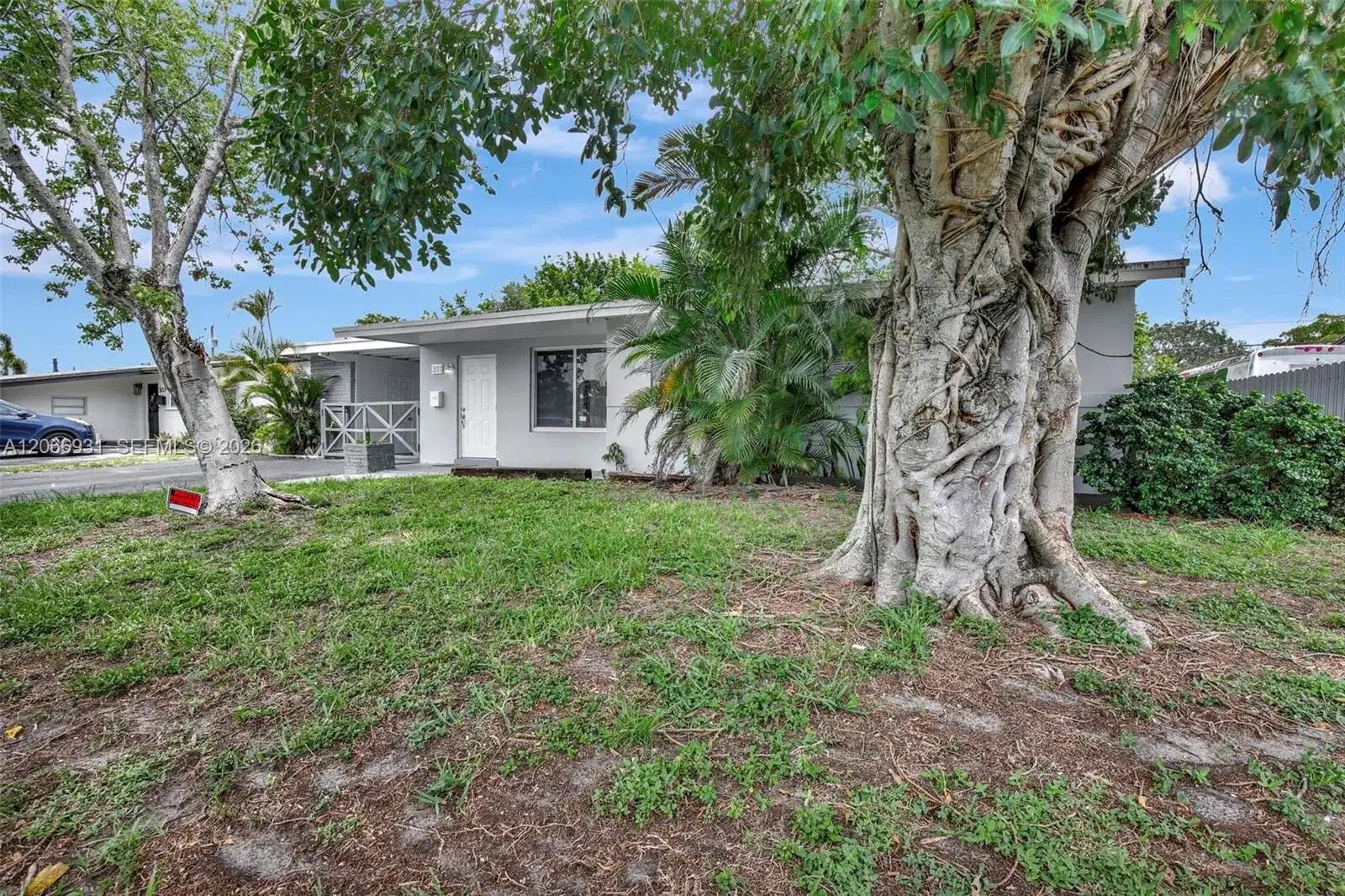 311 SW 68th Ter, Pembroke Pines FL 33023 photo 4