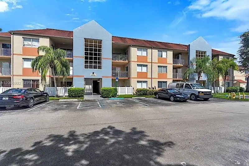 18830 NW 57th Ave # 304, Hialeah FL 33015