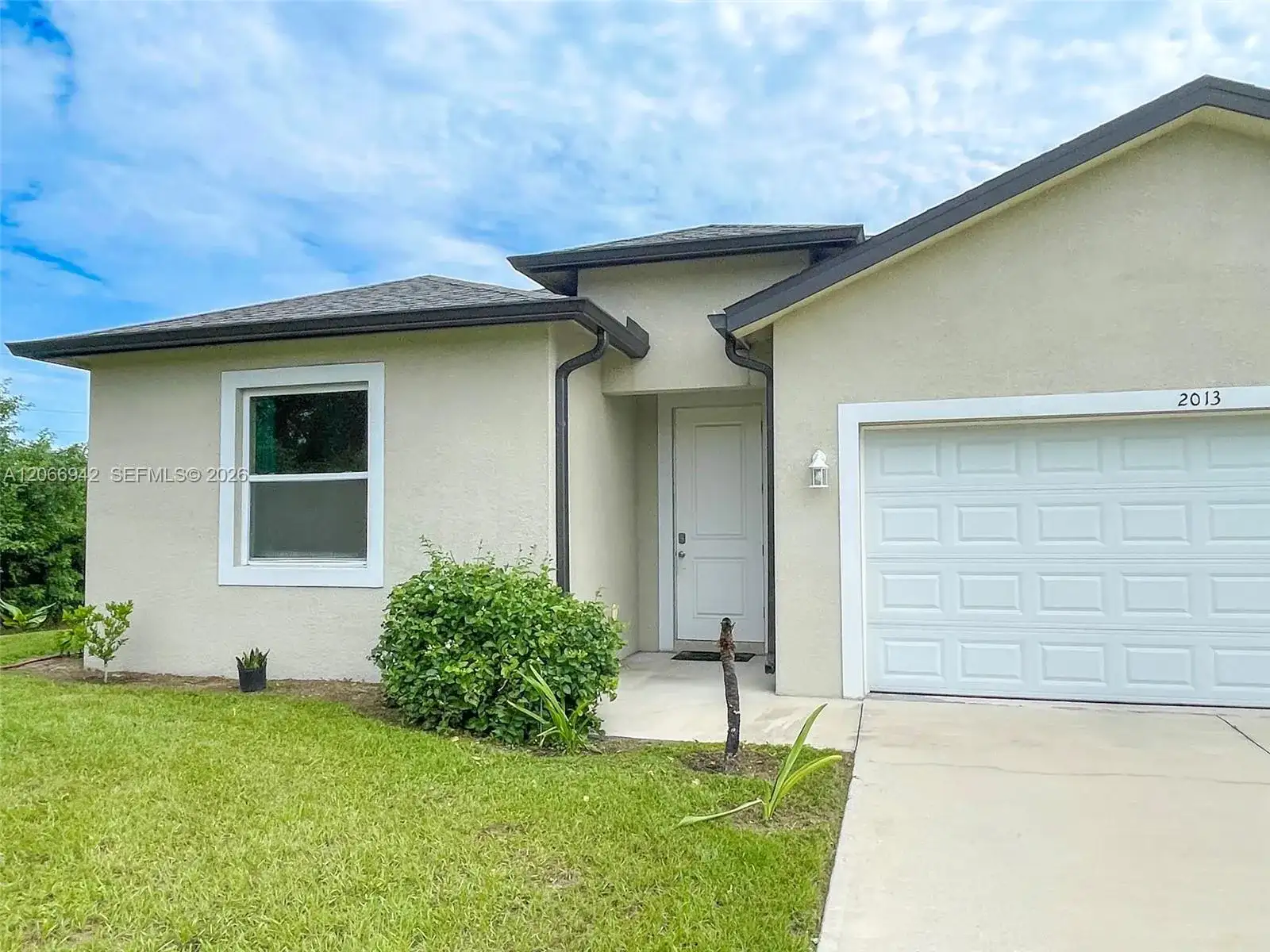2013 Odessa Circle, La Belle FL 33935 photo 2