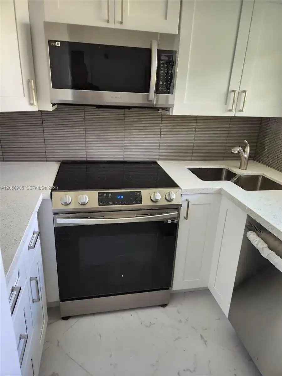 1333 E Hallandale Beach Blvd # 423, Hallandale Beach FL 33009