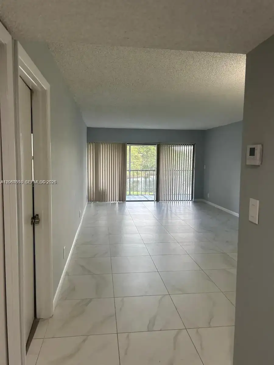 230 Lakeview Dr # 209, Weston FL 33326 photo 2