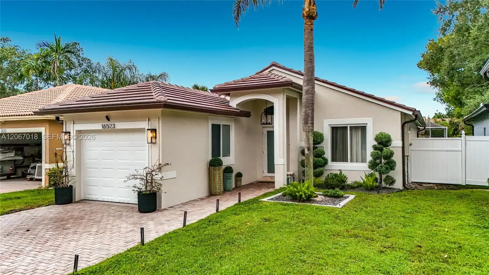 16523 Sapphire St, Weston FL 33331