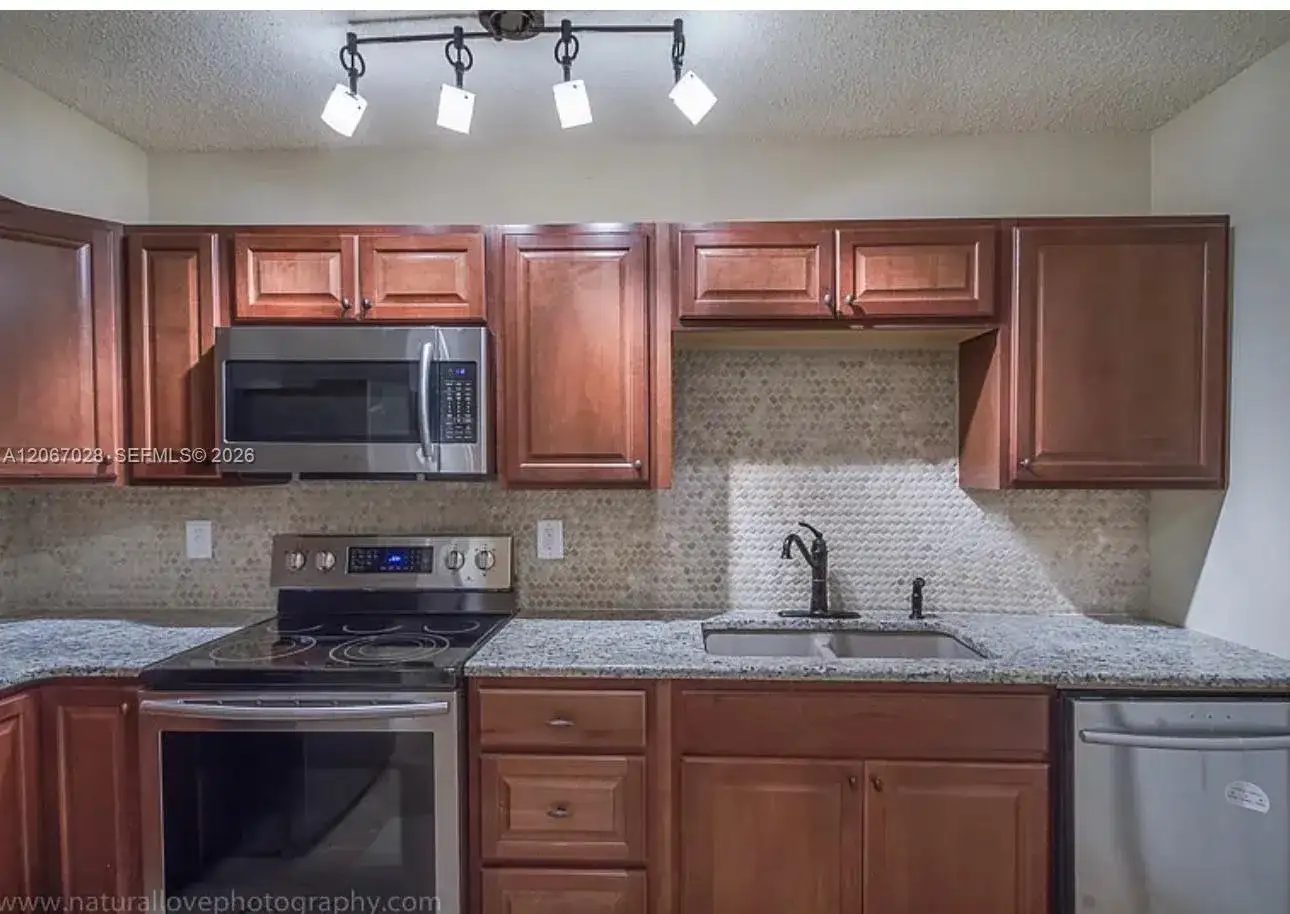 233 SE 11th Ave # 233, Pompano Beach FL 33060 photo 2