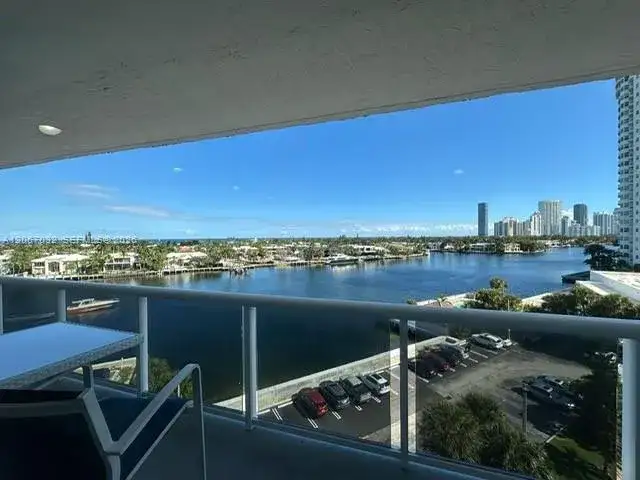 20515 E Country Club Dr # 747, Aventura FL 33180 photo 3