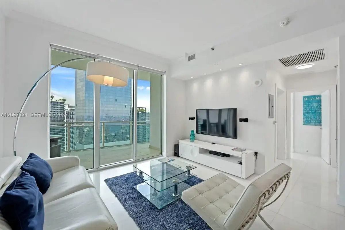 950 Brickell Bay Dr # 4600, Miami FL 33131 photo 2