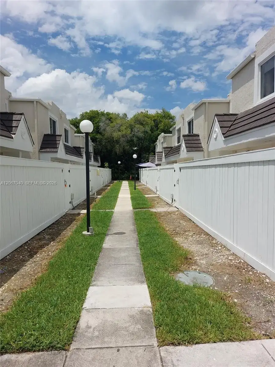 6835 SW 45th Ln, Miami FL 33155 photo 2