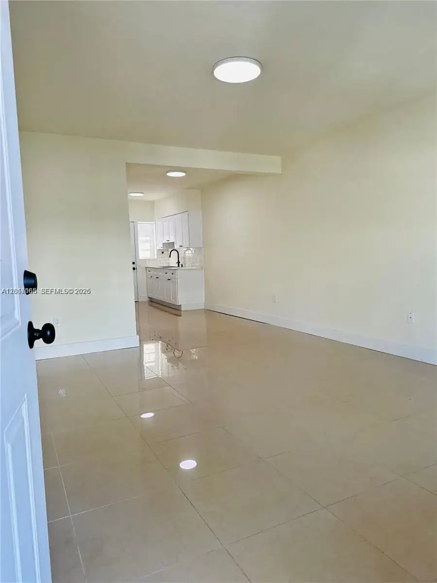 8080 Tatum Waterway Dr # 17, Miami Beach FL 33141 photo 2