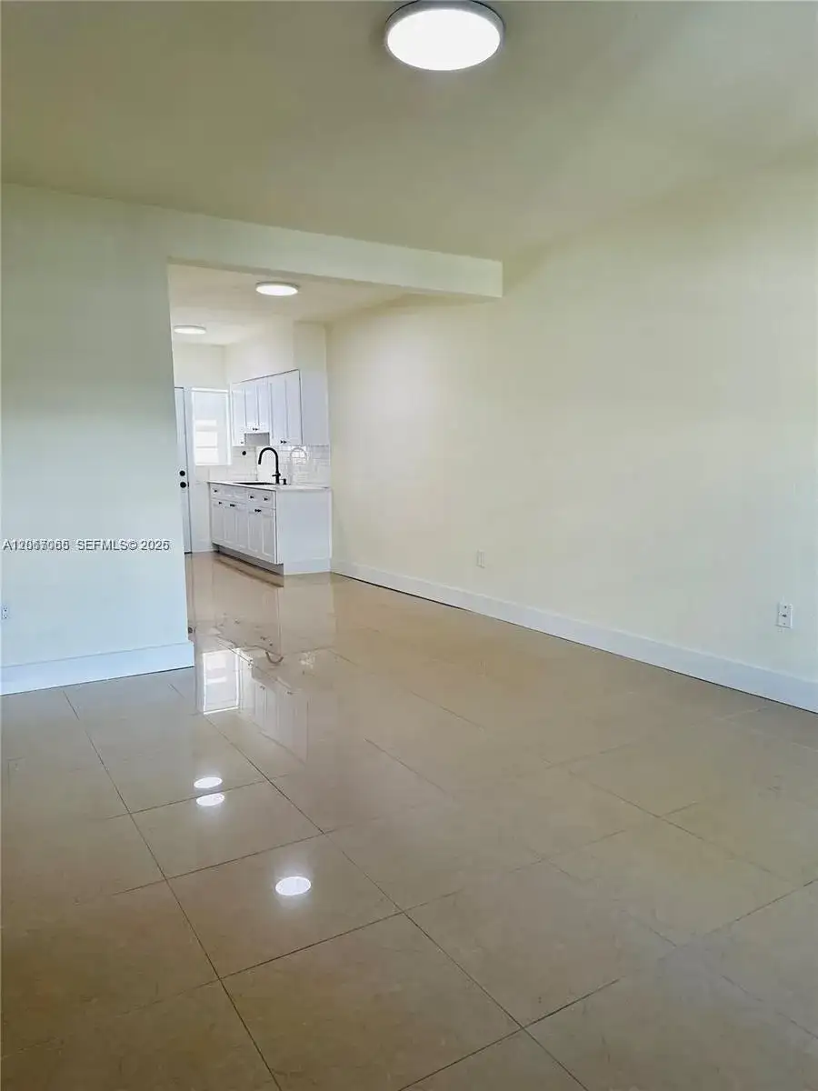 8080 Tatum Waterway Dr # 17, Miami Beach FL 33141 photo 4