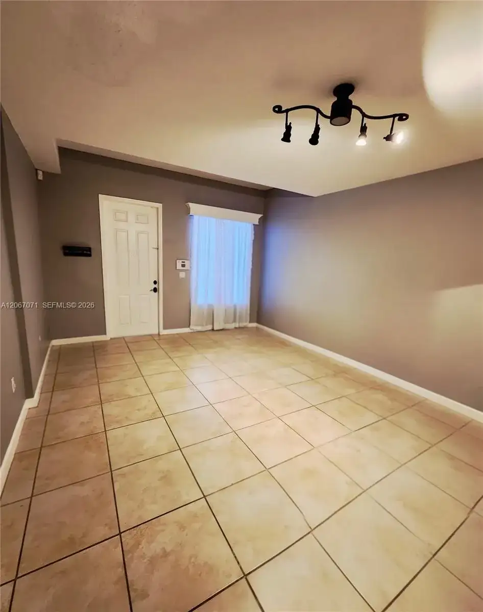 1067 NE 41st Pl, Homestead FL 33033 photo 2