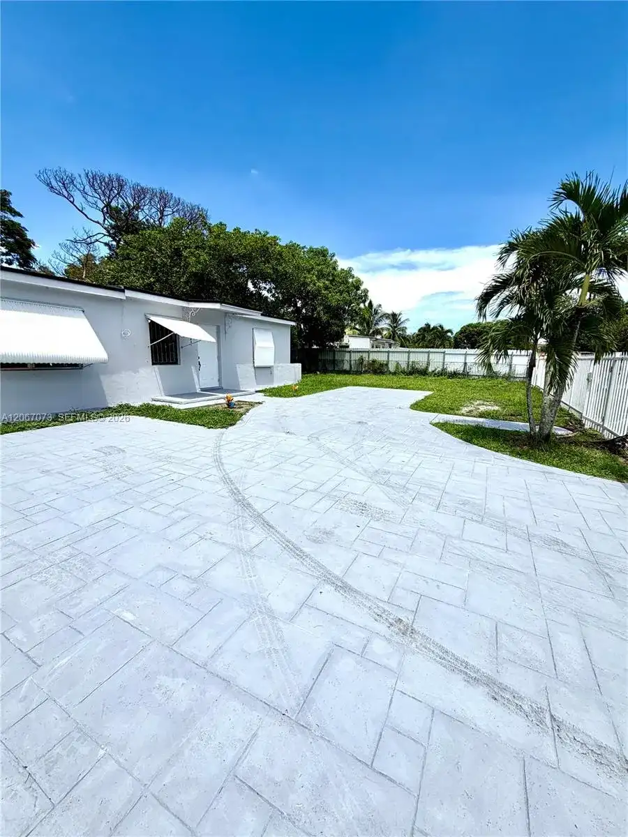 12841 Green Ave, Miami FL 33167 photo 2