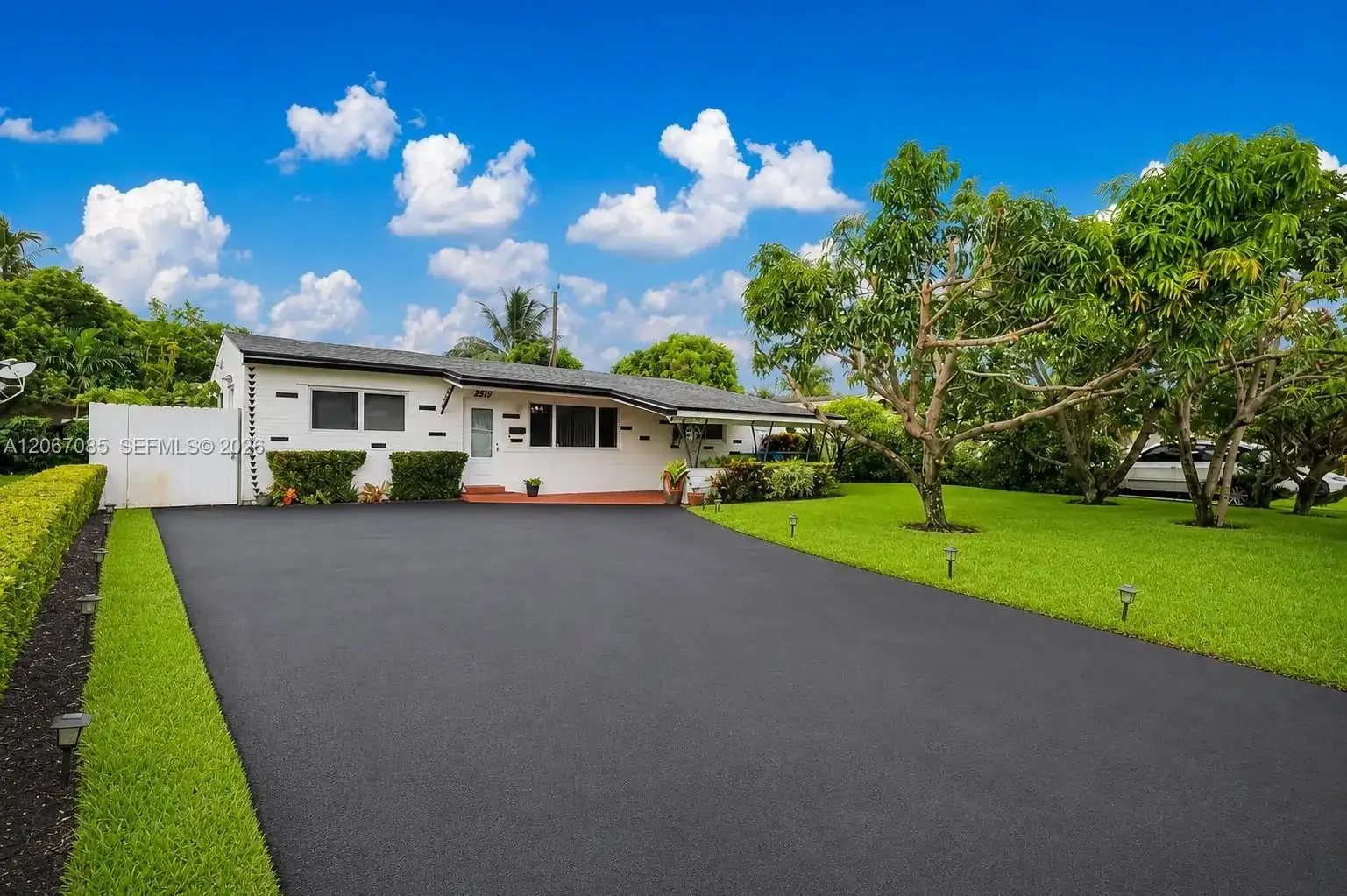 7561 Meridian St, Miramar FL 33023 photo 2