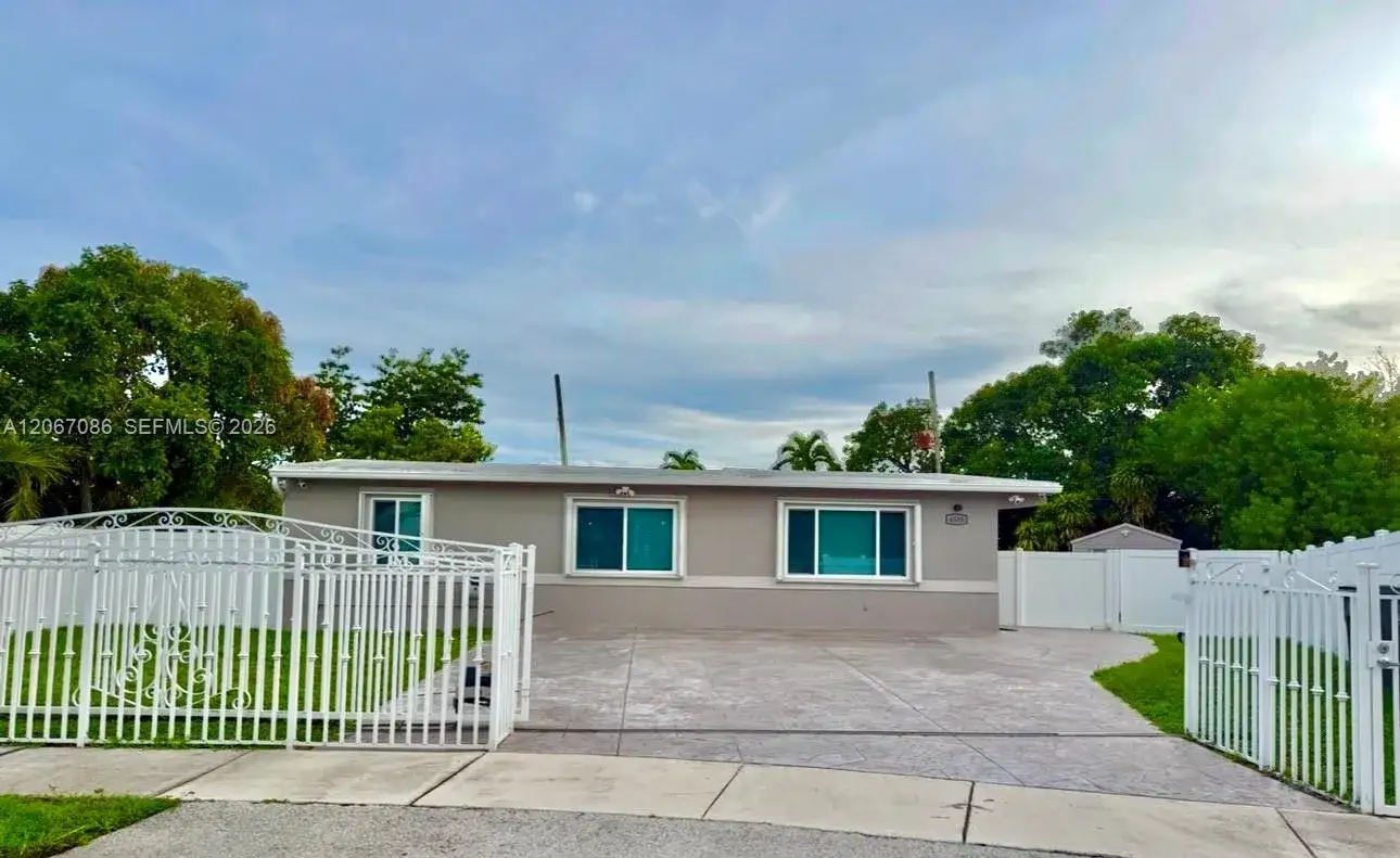 4580 SW 39th St, West Park FL 33023
