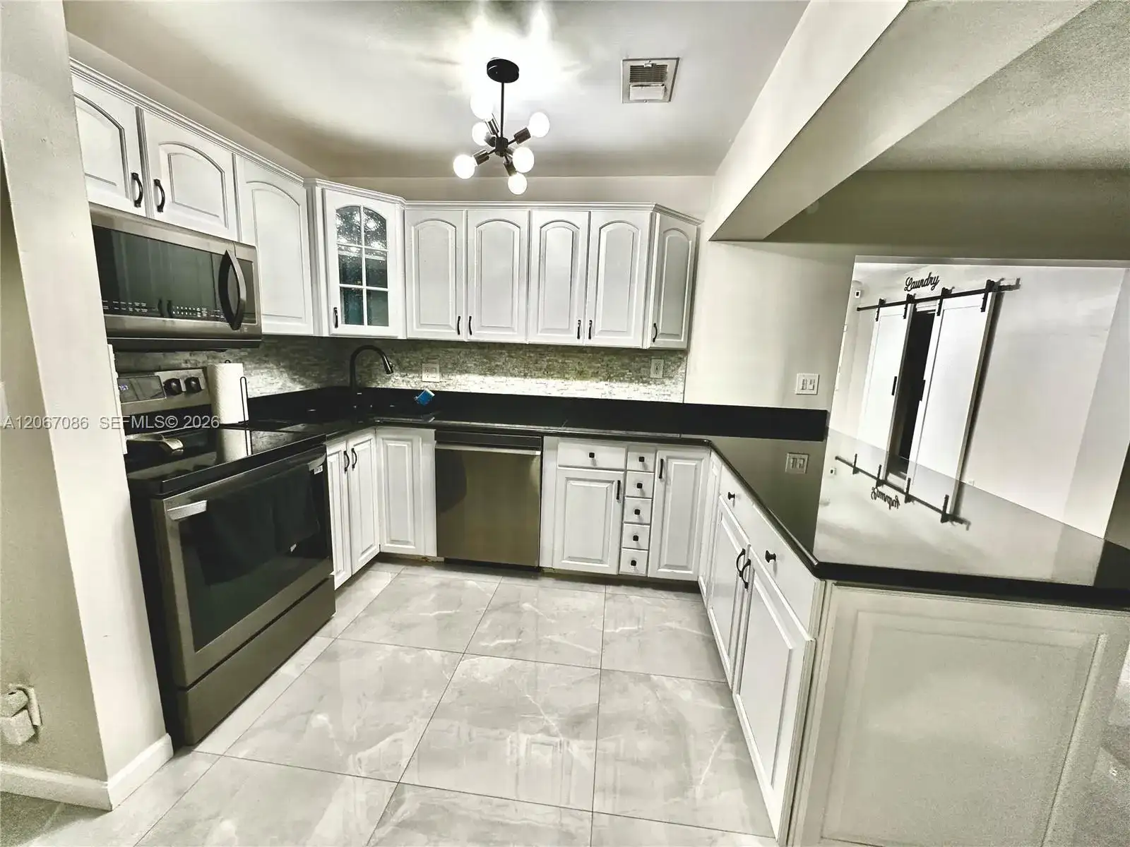 4580 SW 39th St, West Park FL 33023 photo 2