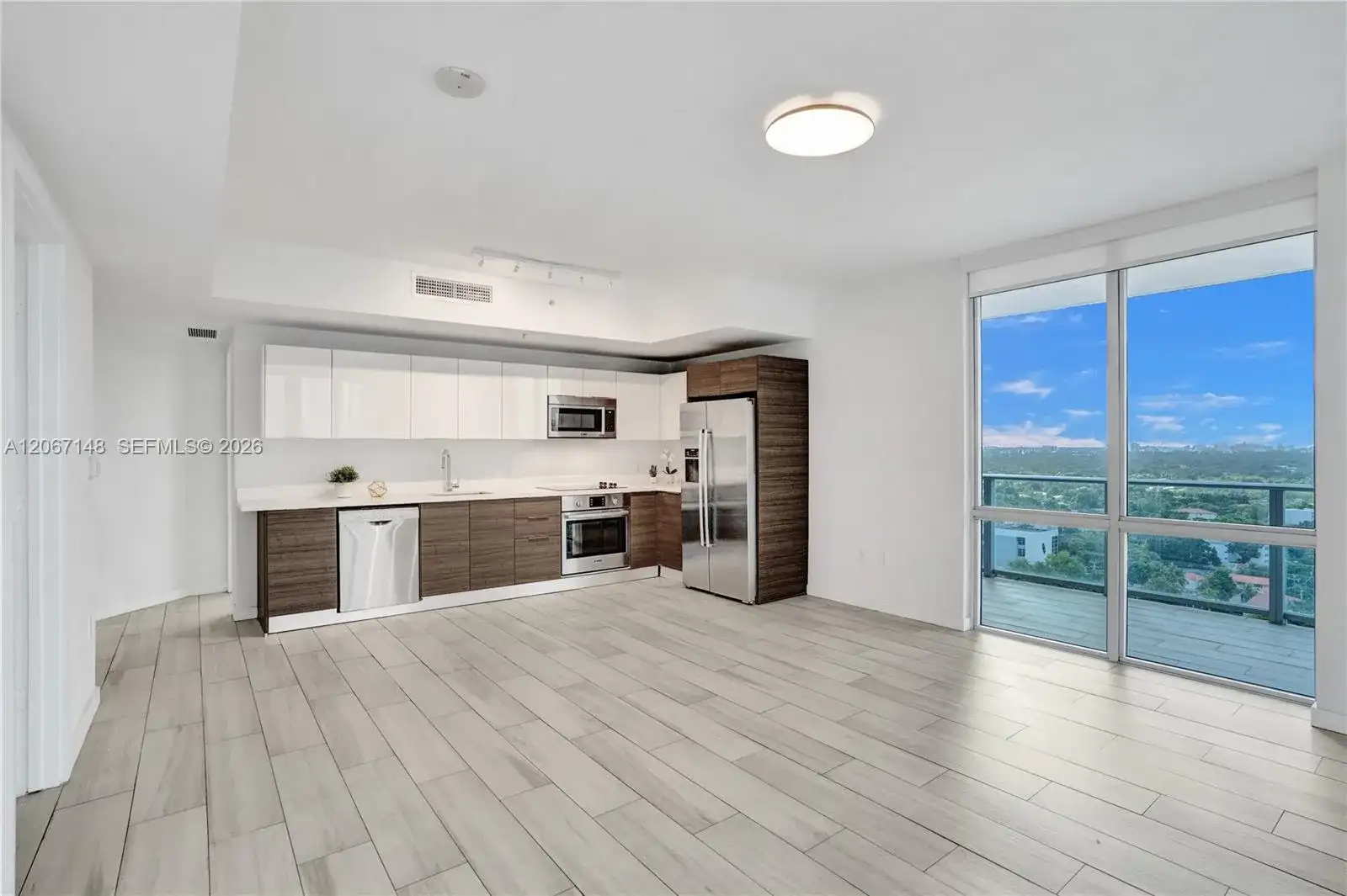 1010 SW 2nd Ave # 1708, Miami FL 33130 photo 2