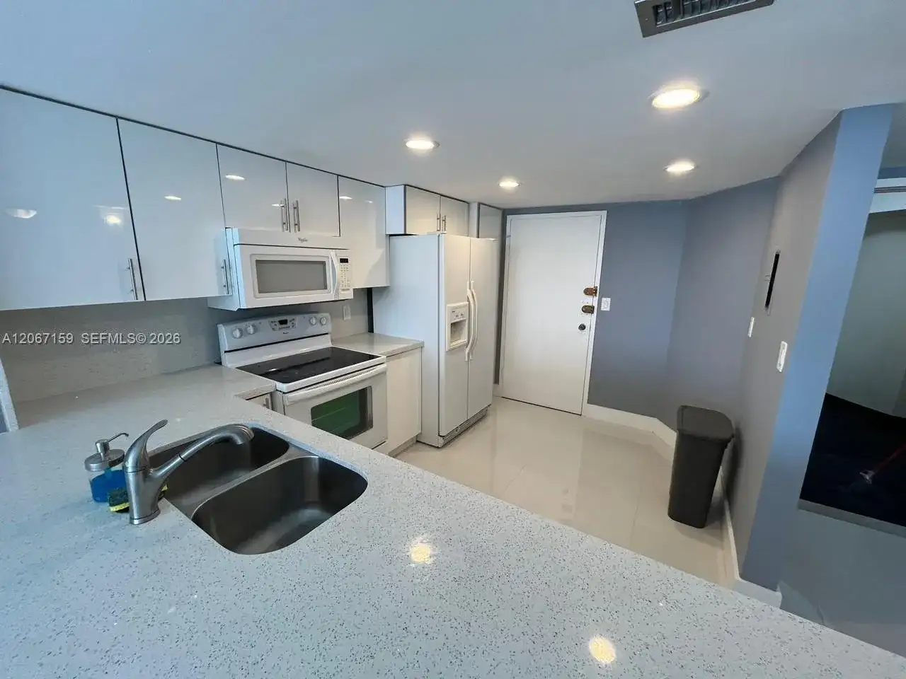 1351 NE Miami Gardens Dr # 422E, Miami FL 33179 photo 2